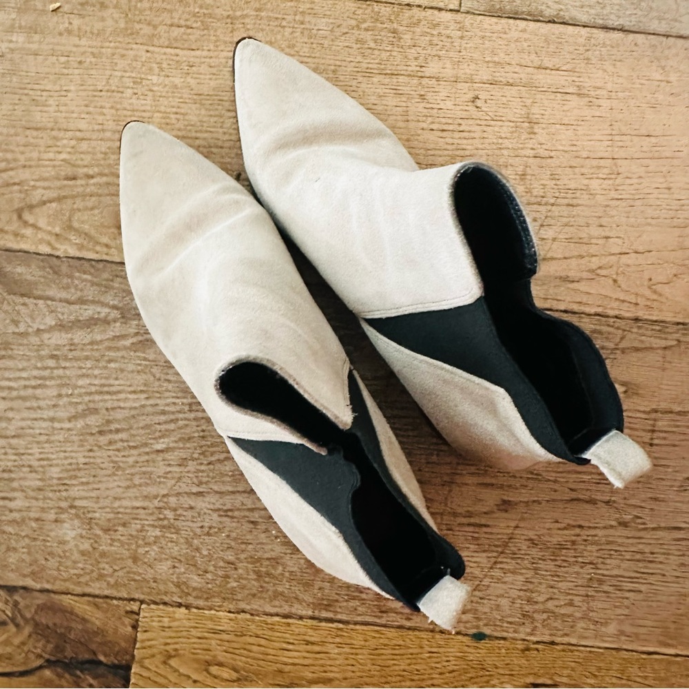 MARC FISHER tan suede leather pointy toe Chelsea bootie womens 9 - Picture 4 of 9